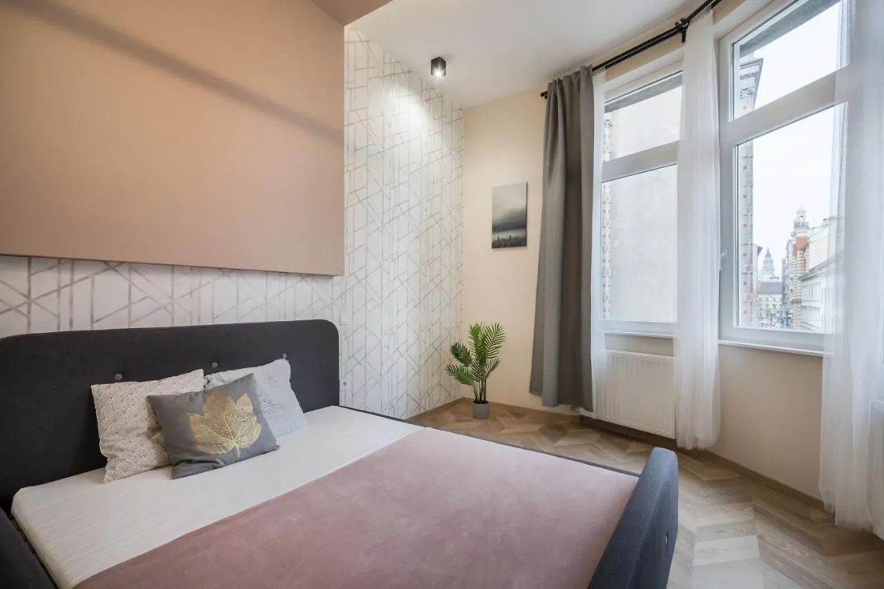 Appartamento Amora Homes 3 Bedrooms Bright Flat In The Heart Of The City -Free Parking Need Reservation Budapest Ungheria