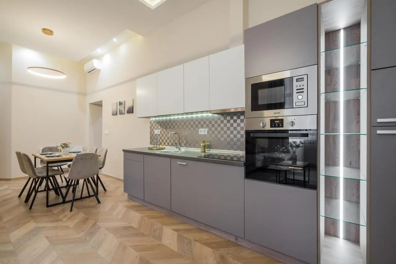 Amora Homes 3 Bedrooms Bright Flat In The Heart Of The City -Free Parking Need Reservation Budapest Ungheria