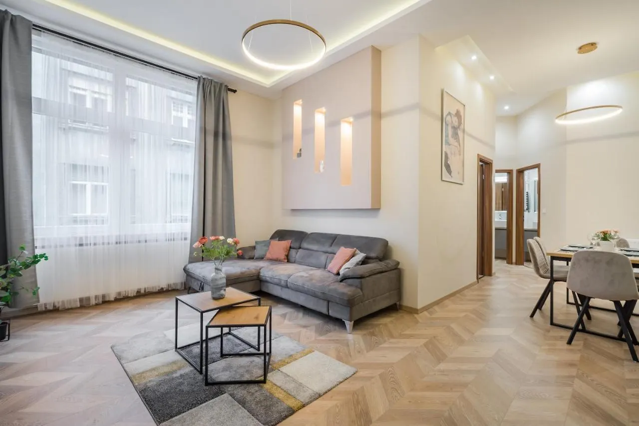 Appartamento Amora Homes 3 Bedrooms Bright Flat In The Heart Of The City -Free Parking Need Reservation Budapest