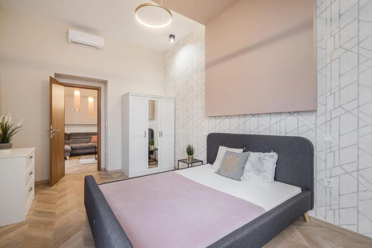 Appartamento Amora Homes 3 Bedrooms Bright Flat In The Heart Of The City -Free Parking Need Reservation Budapest