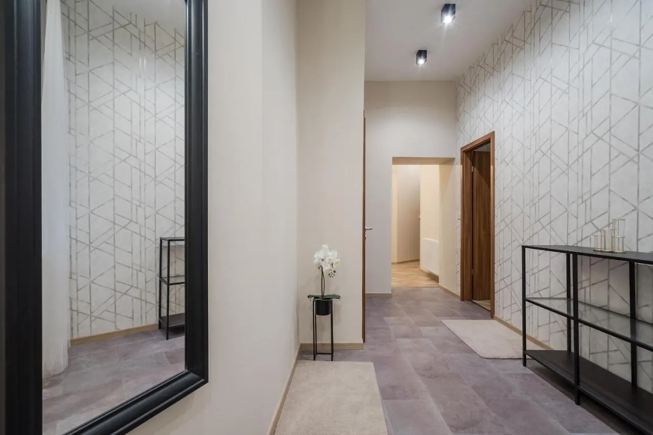 Amora Homes 3 Bedrooms Bright Flat In The Heart Of The City -Free Parking Need Reservation Budapest 0*,  Ungheria
